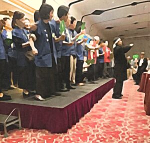 恒例・幹事回生による校歌斉唱